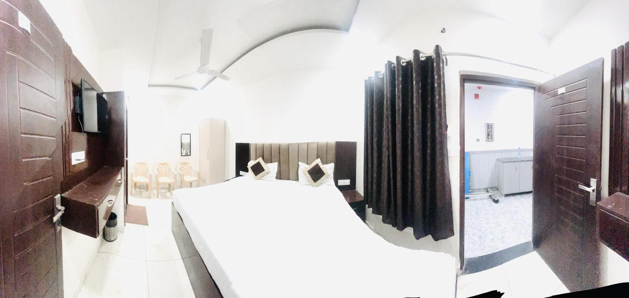 Hotel Green Apple Bareilly Eksteriør billede