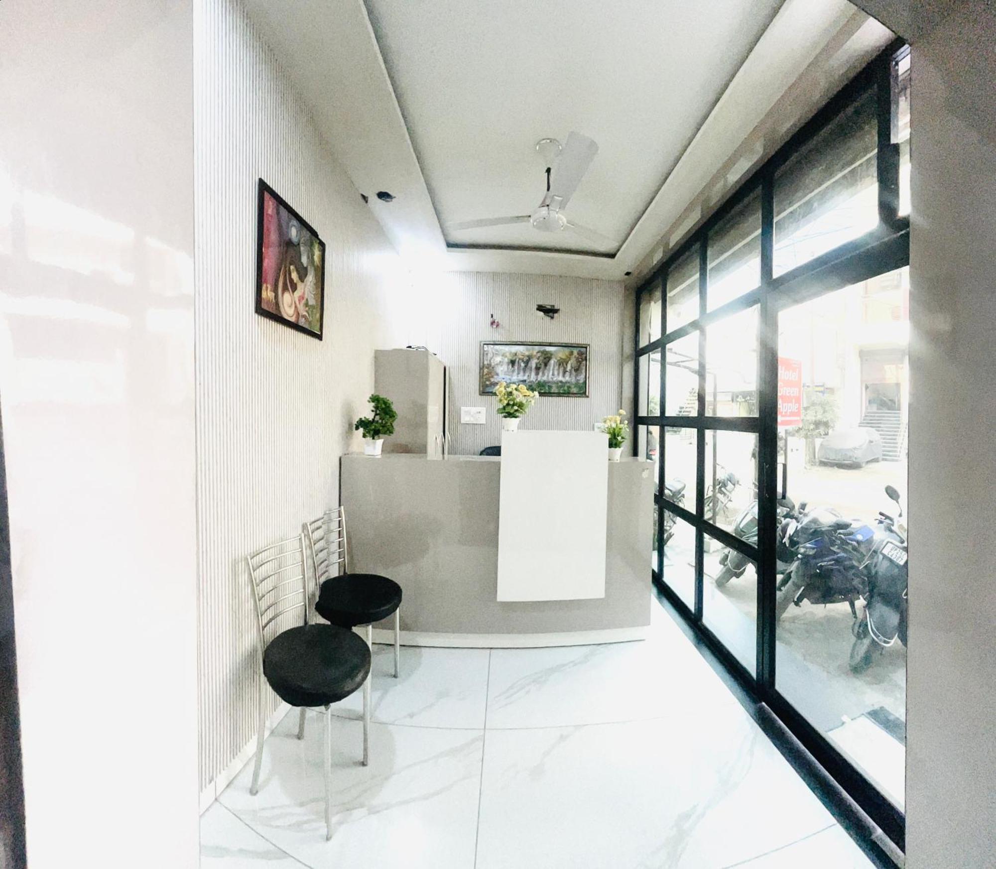 Hotel Green Apple Bareilly Eksteriør billede
