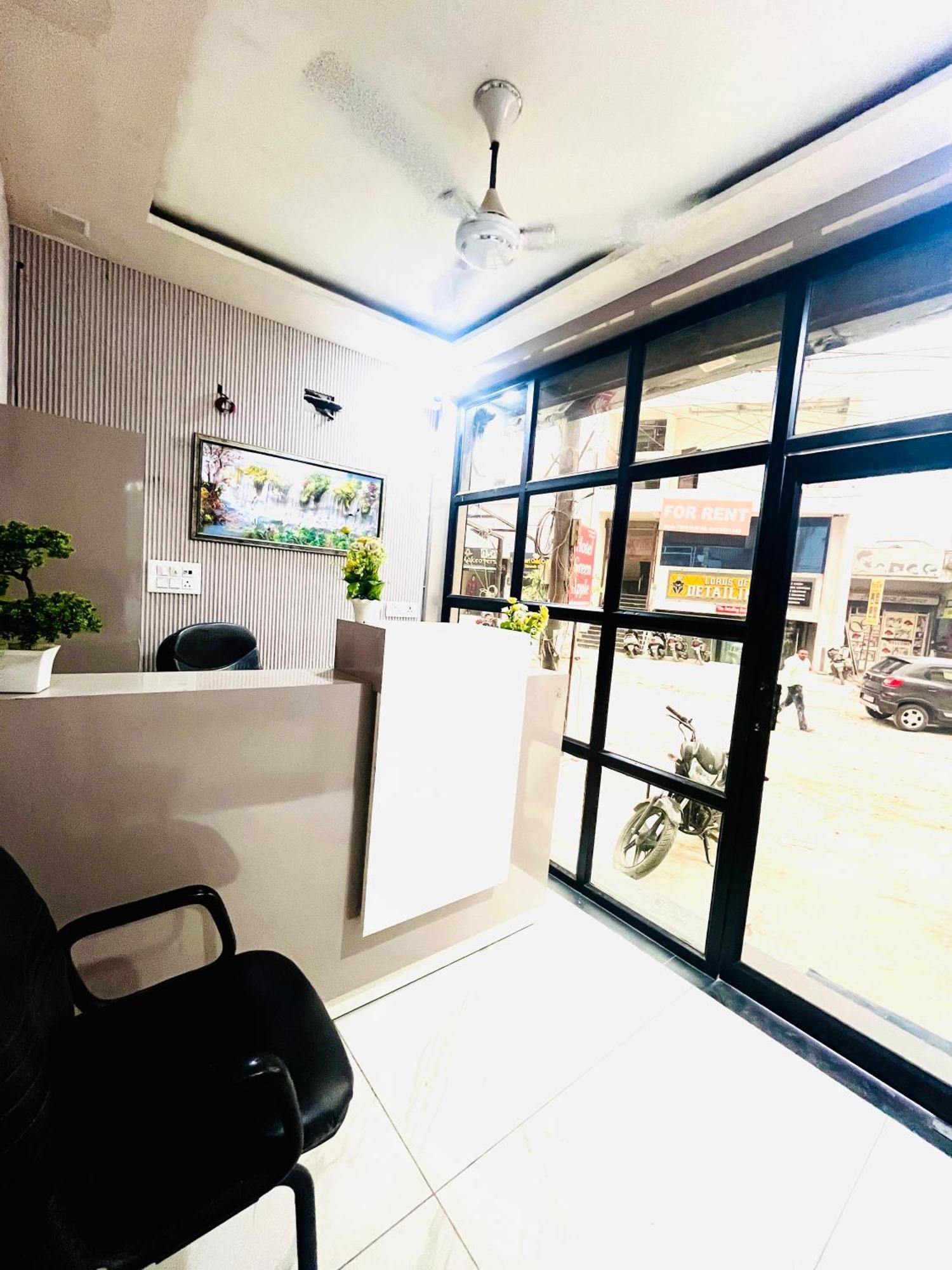 Hotel Green Apple Bareilly Eksteriør billede