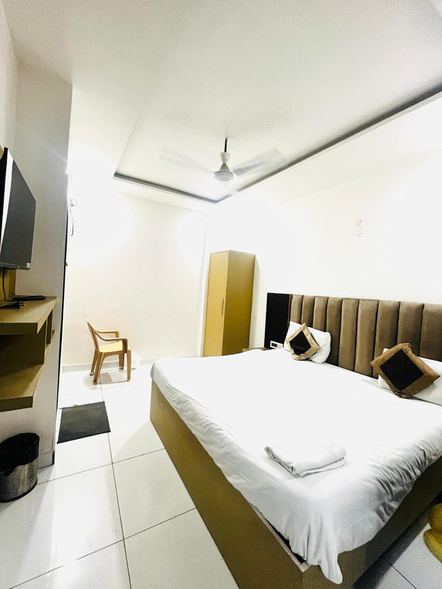 Hotel Green Apple Bareilly Eksteriør billede